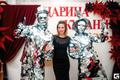 Зеркальные люди на встречу гостей